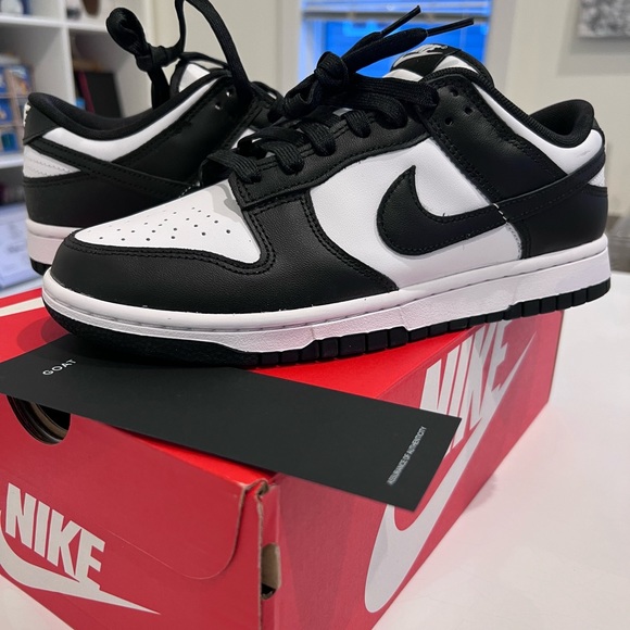 NWT Nike Black and White low dunks. “The legendary Pandas”. - Picture 3 of 4